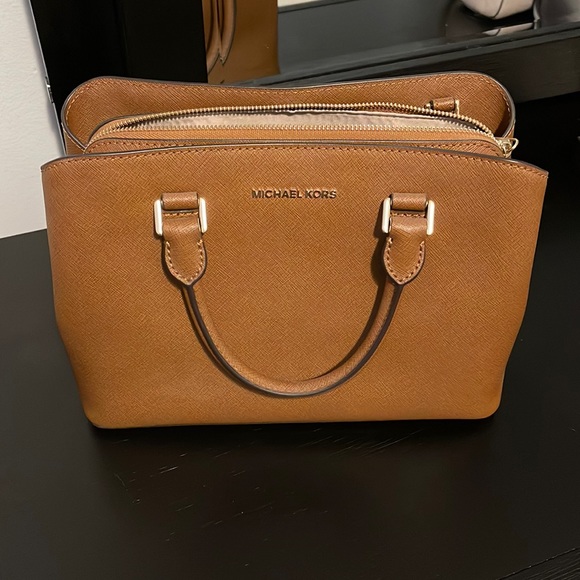 Michael Kors tote - Picture 1 of 6